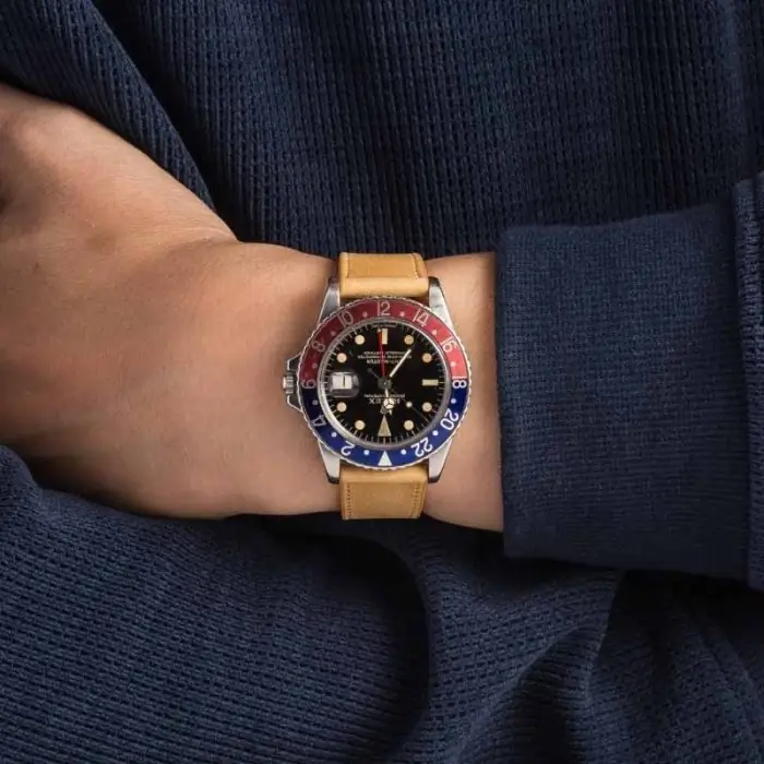 Vintage Rolex GMT-Master 1675 Pepsi Stainless Steel Watch - Image 9
